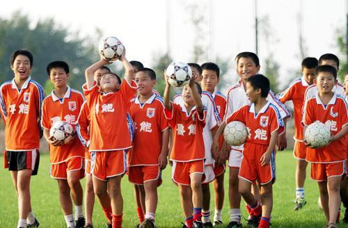 国安青训爆料最新消息视频,揭秘一线队年轻球员选拔与培养机制”